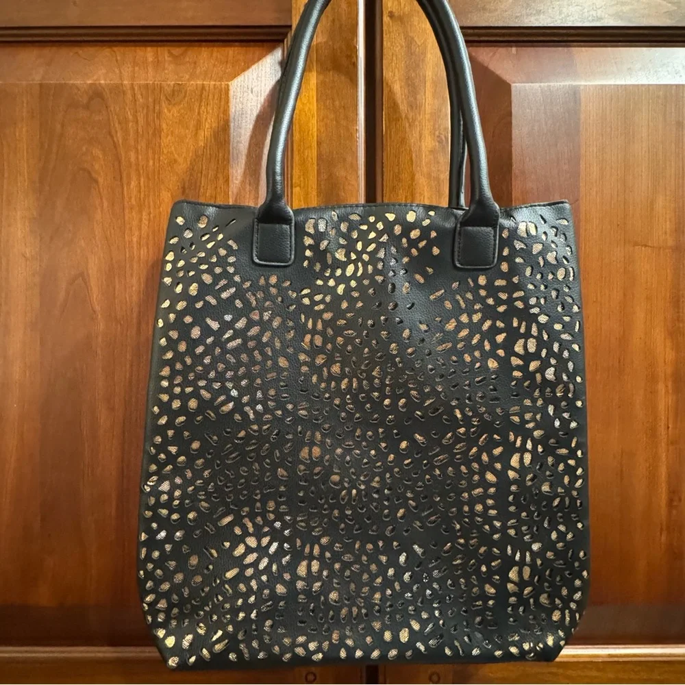 SIGNATURE CLUB A Women Black & Gold Tote  Shoulder Bag